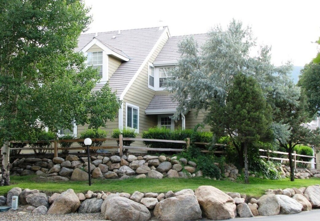 282 Cobblestone Dr in Colorado Springs, CO - Foto de edificio