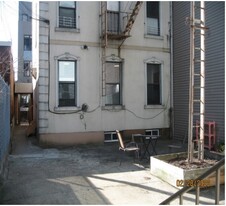 75 Jackson St in Brooklyn, NY - Building Photo - Building Photo