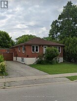 1024 Ogden Ave in Mississauga, ON - Building Photo