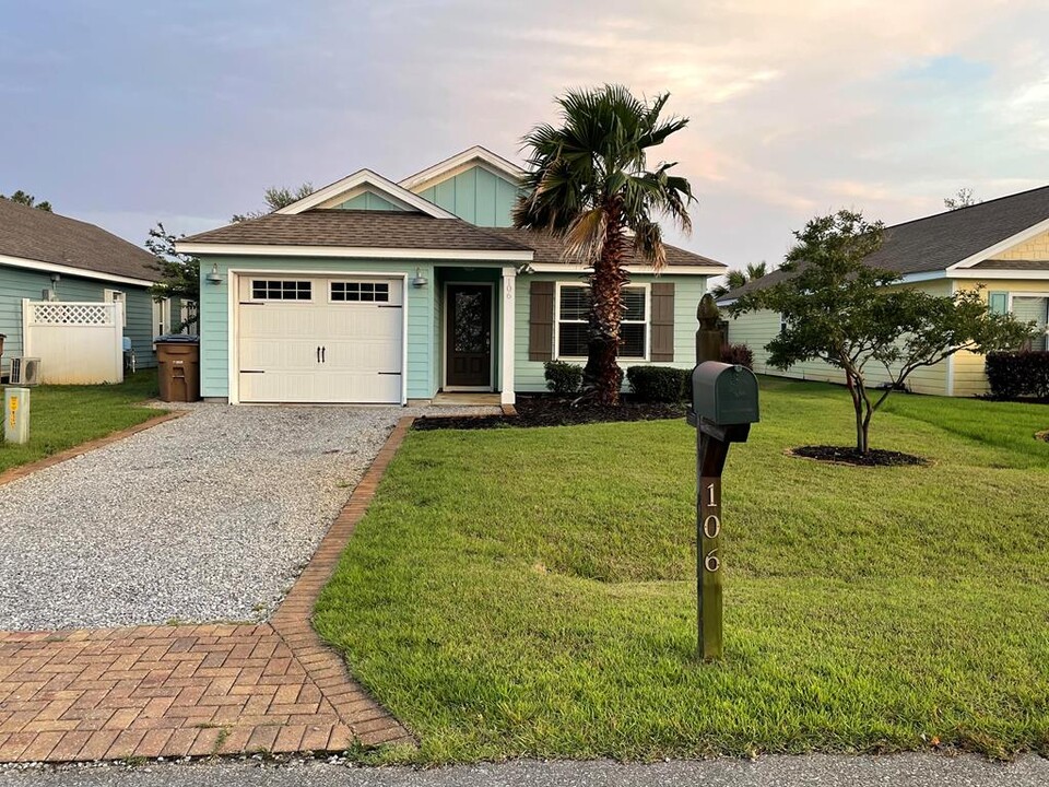 106 Kaelyn Ln in Port St. Joe, FL - Building Photo
