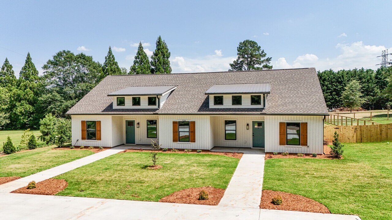 124 Elgin Ln in Central, SC - Building Photo