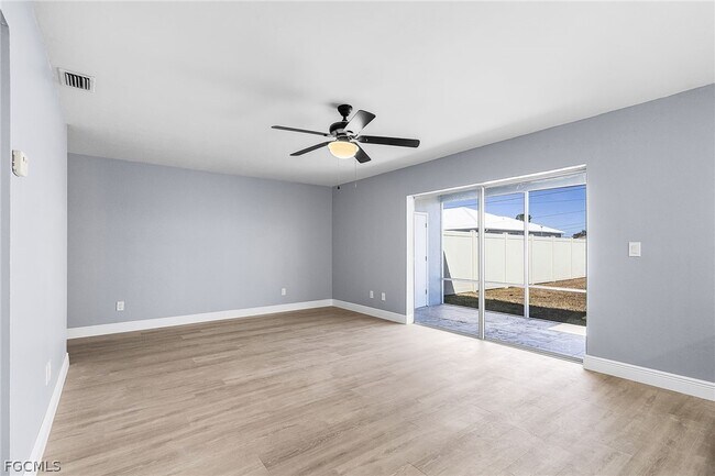 527 SE 6th Ave in Cape Coral, FL - Building Photo - Building Photo