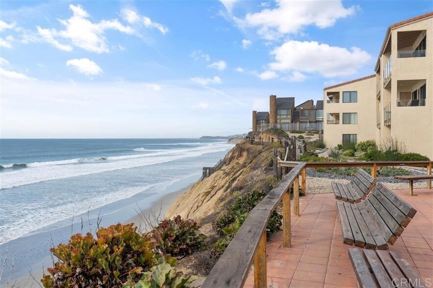 429 S Sierra Ave, Unit 334 in Solana Beach, CA - Building Photo
