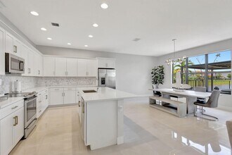16608 Cove Rd in Westlake, FL - Foto de edificio - Building Photo