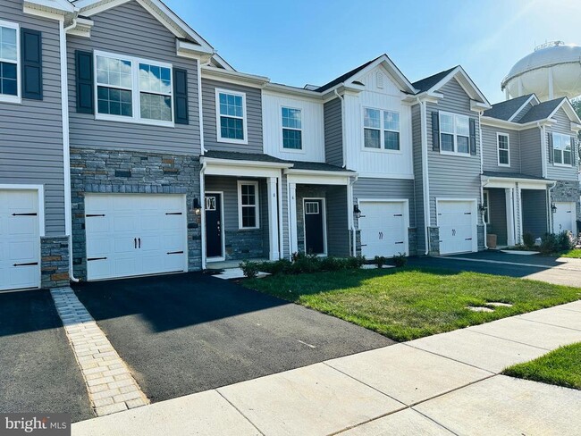 8 ELEANOR Ln in Mount Holly, NJ - Building Photo - Building Photo