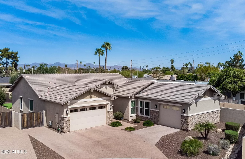8432 E Columbus Ave in Scottsdale, AZ - Foto de edificio