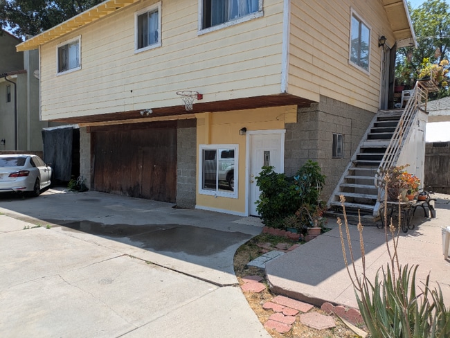 2100 E Corson St in Pasadena, CA - Building Photo - Building Photo