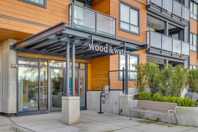 Wood & Water in Surrey, BC - Foto de edificio - Building Photo