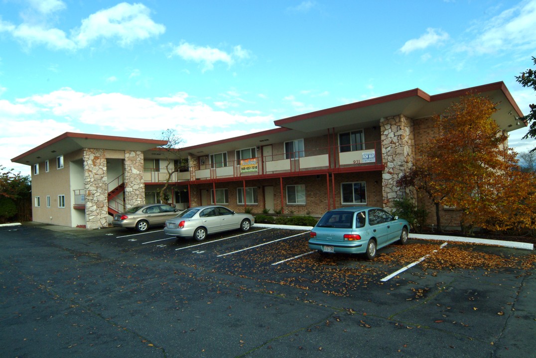 Lona Vista Apartment in Everett, WA - Building Photo