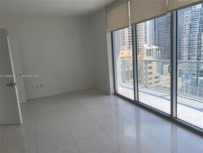 1060 Brickell Ave, Unit 1709 in Miami, FL - Building Photo - Building Photo