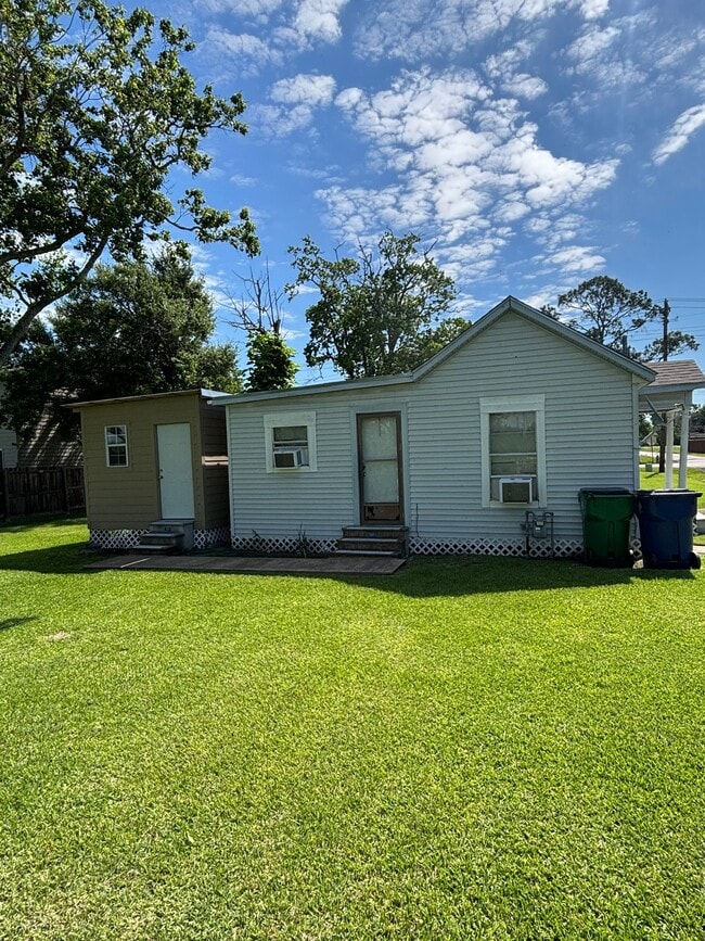 property at 608 W Cedar St