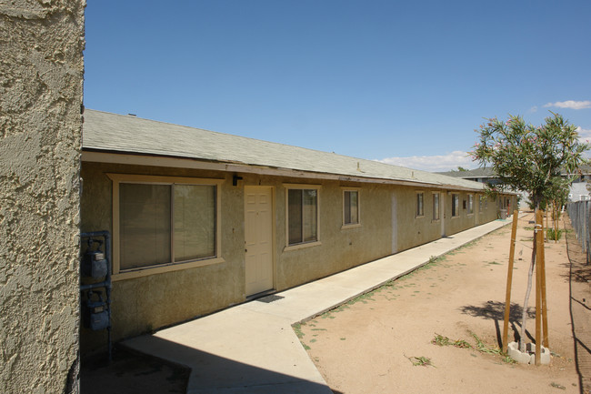 11917 A Ave in Hesperia, CA - Foto de edificio - Building Photo