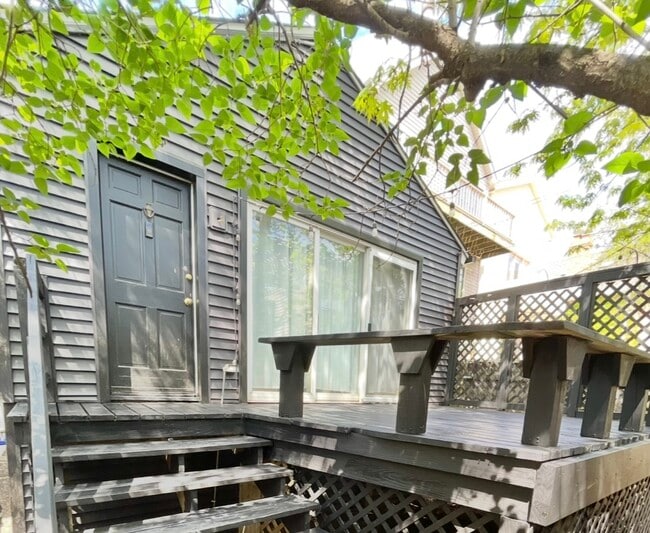 property at 2233 N Janssen Ave