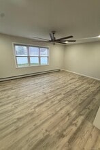 1 Beachwood Dr in Babylon, NY - Foto de edificio - Building Photo