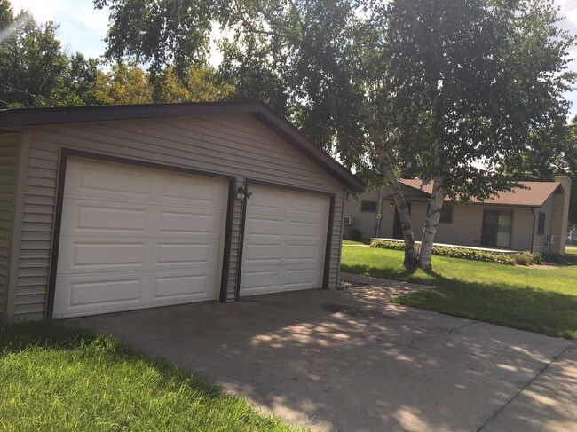 812 15th St W photo'