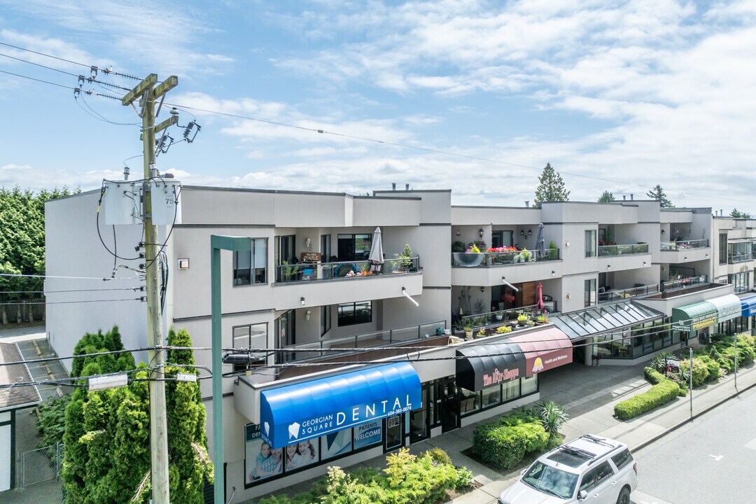 Georgian Square in White Rock, BC - Building Photo