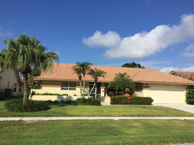 9775 Sun Pointe Dr in Boynton Beach, FL - Foto de edificio