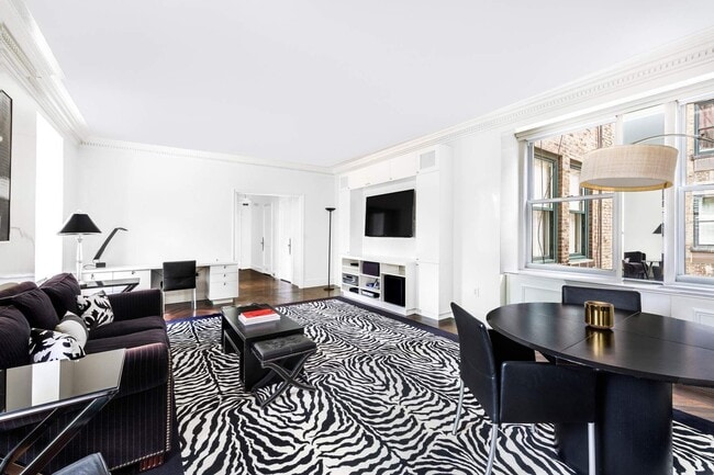 781 5th Ave in New York, NY - Building Photo - Building Photo