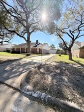 9231 Stroud Dr in Houston, TX - Foto de edificio - Building Photo