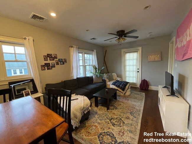 2 Iroquois St, Unit 1 in Boston, MA - Building Photo - Building Photo