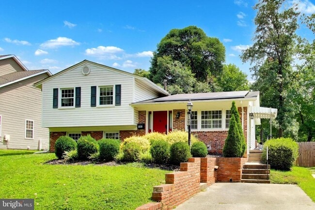 11907 Hunters Ln