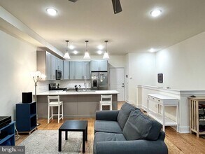 512 W Montgomery Ave in Philadelphia, PA - Building Photo - Building Photo