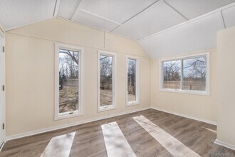 396 Reeves Ave in Riverhead, NY - Building Photo - Building Photo