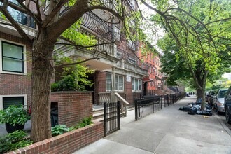 100 Hewes St in Brooklyn, NY - Building Photo - Building Photo