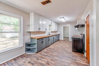 104 N Pecan St in Woodville, TX - Building Photo - Building Photo