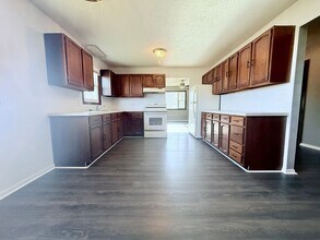 204-206 E Elm St in Iowa Falls, IA - Building Photo - Building Photo