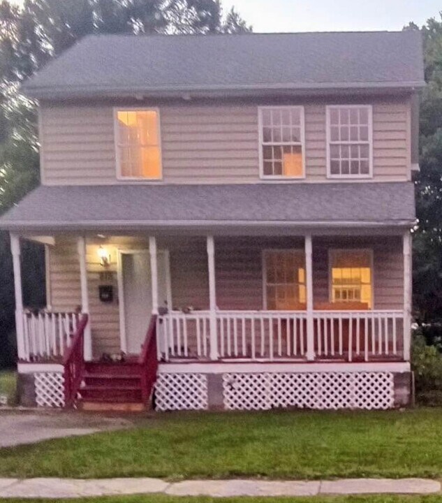 915 Rome St in Petersburg, VA - Building Photo