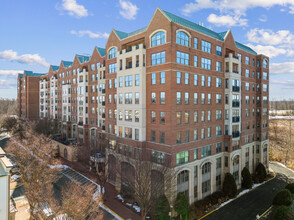 Harbor View Condominiums in Woodbridge, VA - Foto de edificio - Building Photo