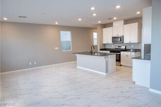 4694 Mystic Quartz Ct in Las Vegas, NV - Building Photo - Building Photo