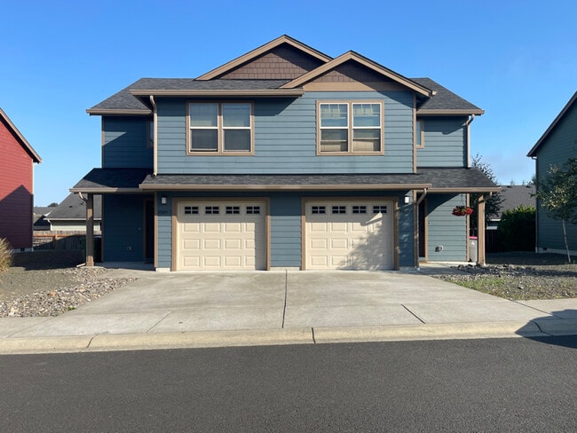 1009 SW Juniper Gdns Ln