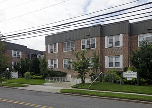 Fairfield Residences At Cedarhurst Park House in Cedarhurst, NY - Building Photo - Building Photo