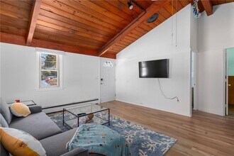 84 Oak St in South Kingstown, RI - Building Photo - Building Photo