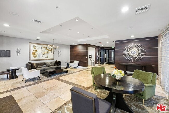 311 S Gramercy Pl in Los Angeles, CA - Building Photo - Building Photo