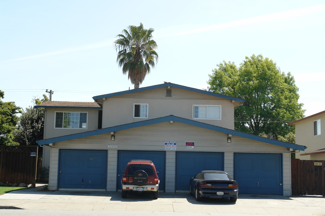 3202 Moorpark Ave in San Jose, CA - Building Photo