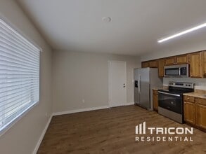 14033 N 61st Ave in Glendale, AZ - Building Photo - Building Photo