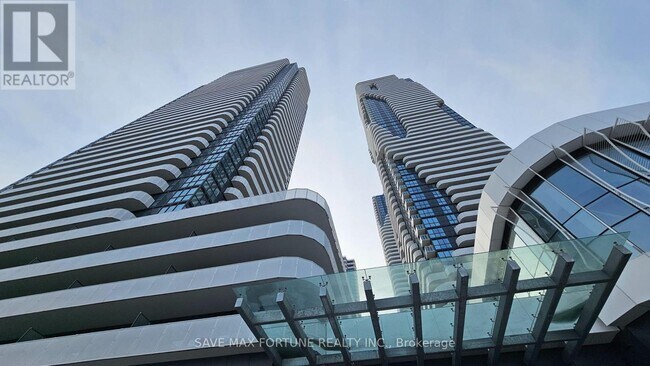 8 Interchange Wy in Vaughan, ON - Building Photo - Building Photo