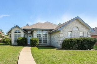 1211 Old Knoll Dr in Wylie, TX - Building Photo