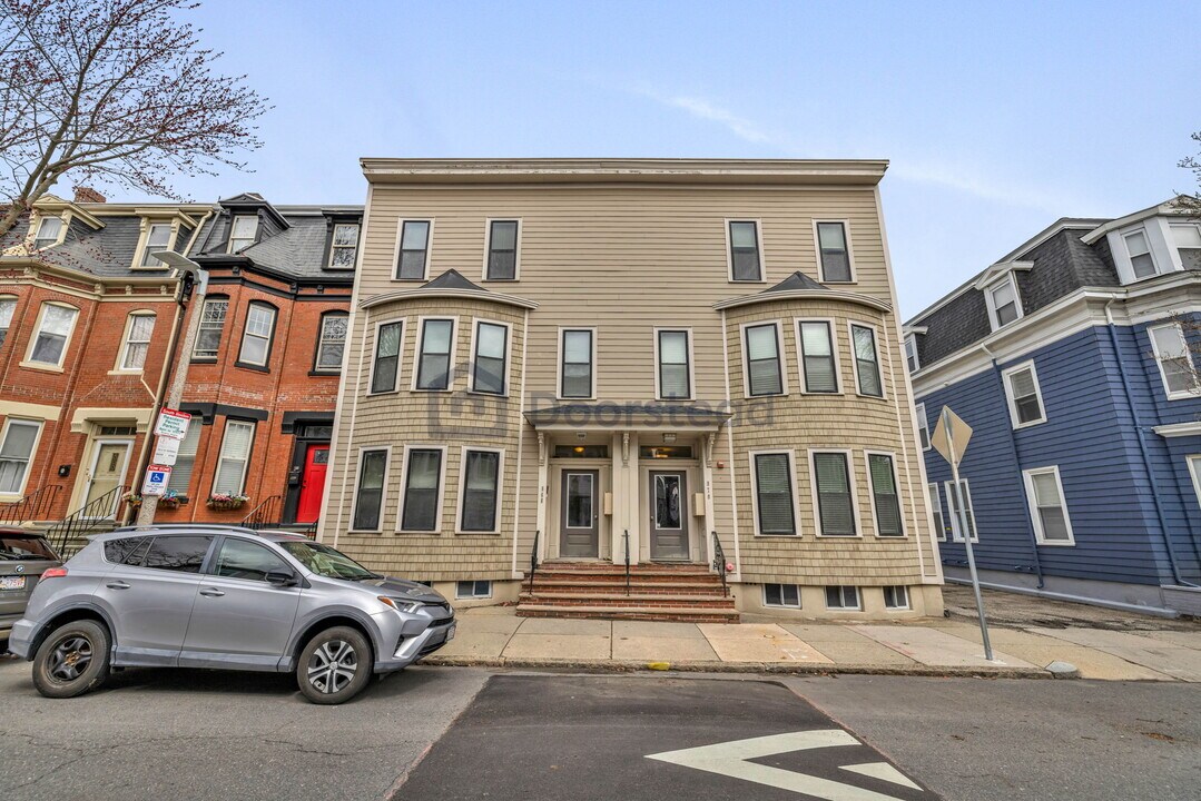 868 E 4th St, Unit #3 in Boston, MA - Building Photo