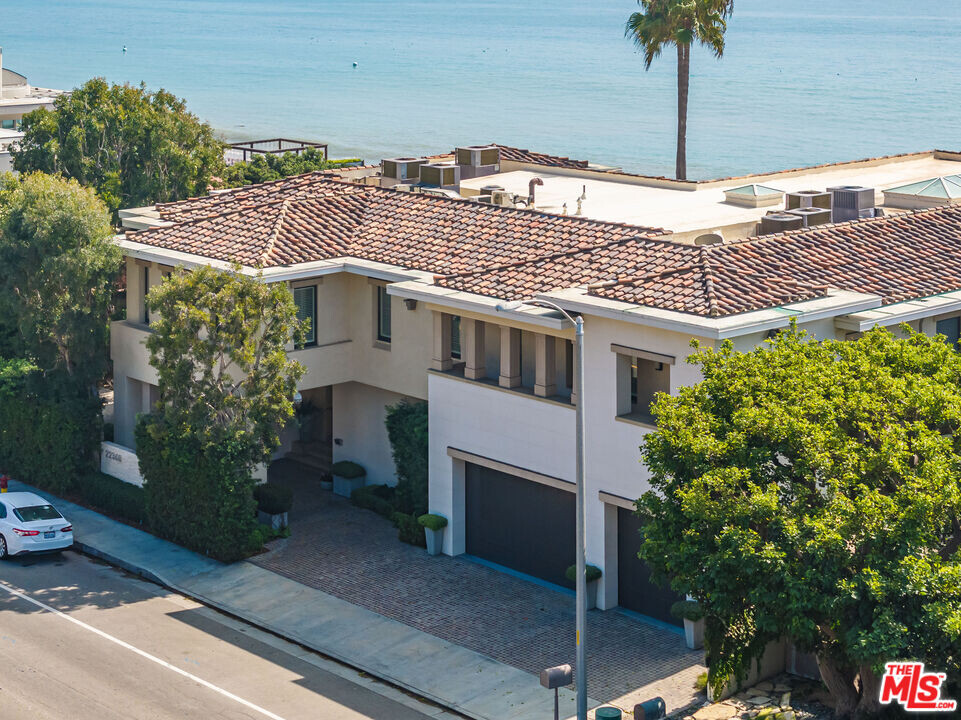 22368 Pacific Coast Hwy in Malibu, CA - Building Photo