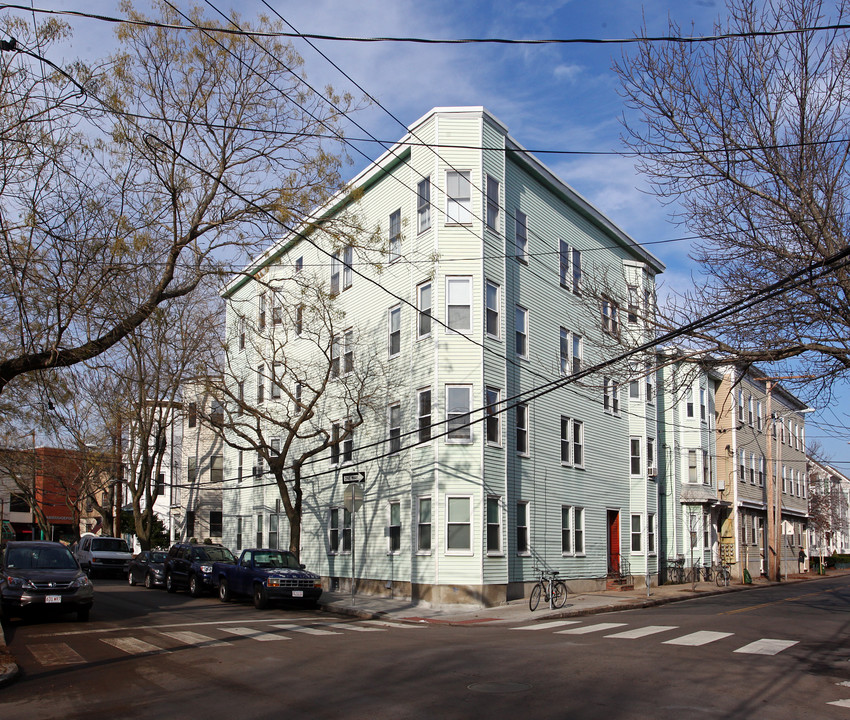 235 Columbia St in Cambridge, MA - Building Photo