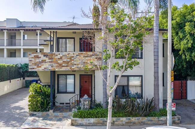 7156-7160 Lexington Ave in West Hollywood, CA - Building Photo - Building Photo