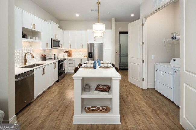 2124 American Wy in Chamblee, GA - Foto de edificio - Building Photo