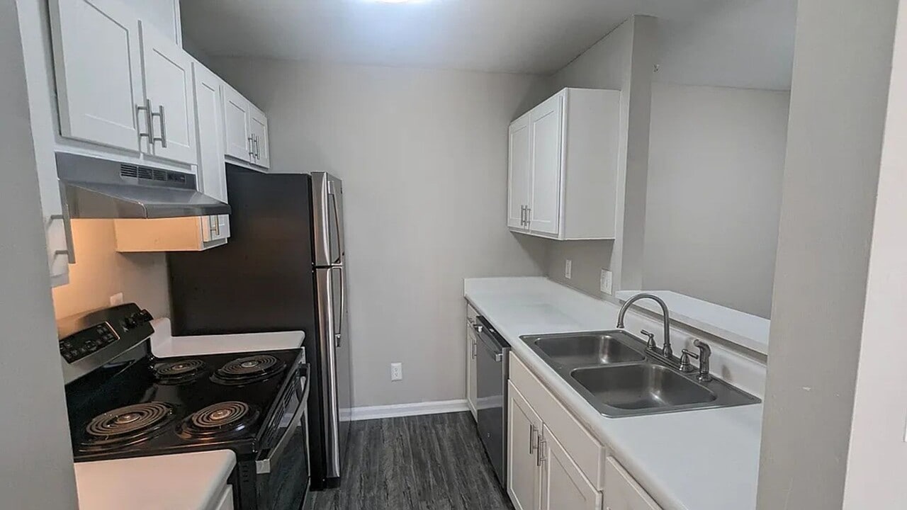 2912 W Florida St in Greensboro, NC - Building Photo