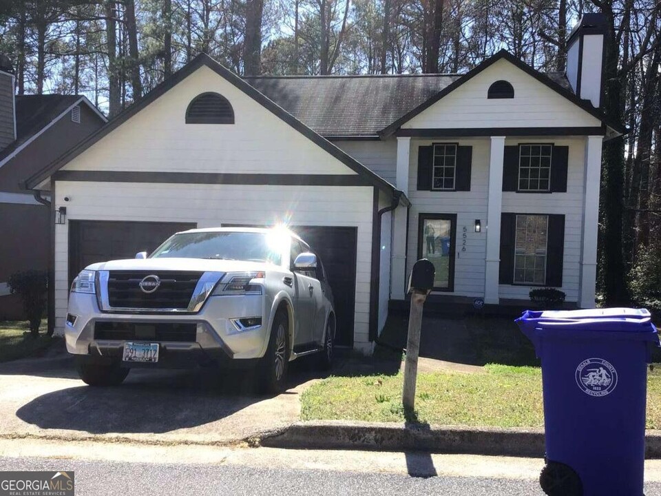 5526 Downs Way in Lithonia, GA - Building Photo