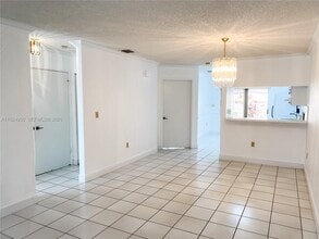3810 SW 108th Ave in Miami, FL - Foto de edificio - Building Photo