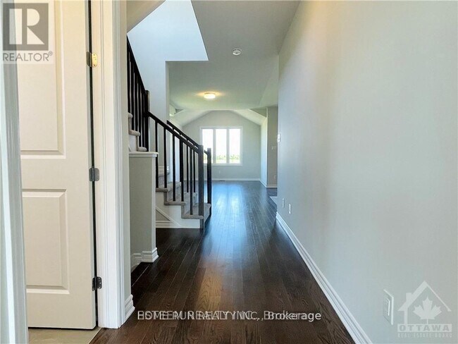 634 Flagstaff Dr in Ottawa, ON - Building Photo - Building Photo